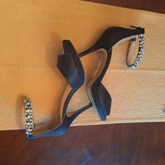 Badgley Mischka Embellished Women's Black Heels Sz 7 - Picture 4 of 16